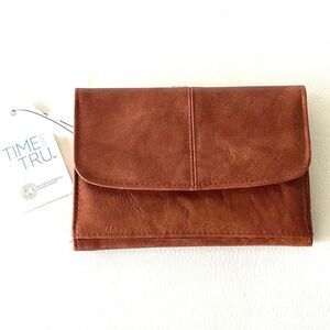 NWT gorgeous Camel tan Time and Tru Pu leather frame wallet with gold hardware